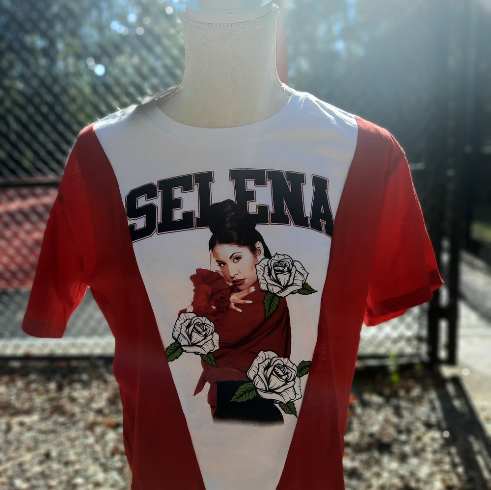 🥀Selena Quintanilla Perez, Queen of Tejano, crop top t-shirt with sunshades❤